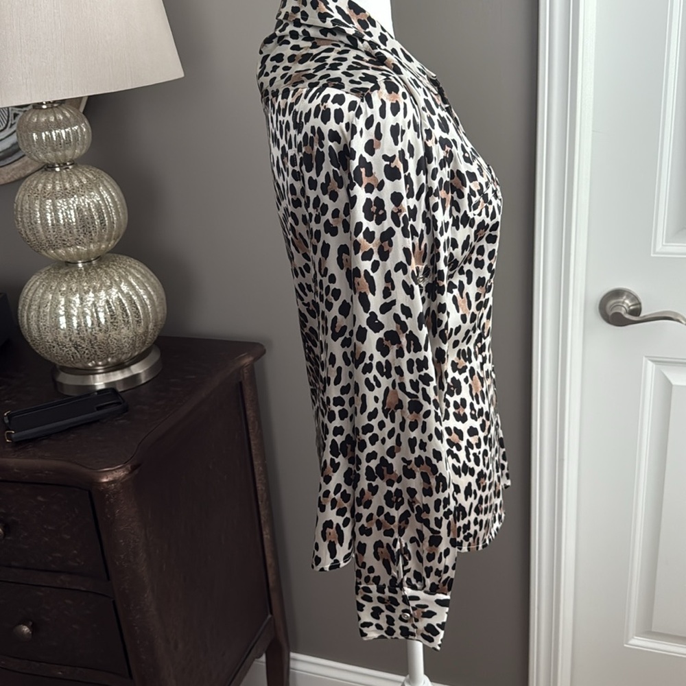 White House Black Market silk Leopard Print Button-Up Blouse - Picture 4 of 7